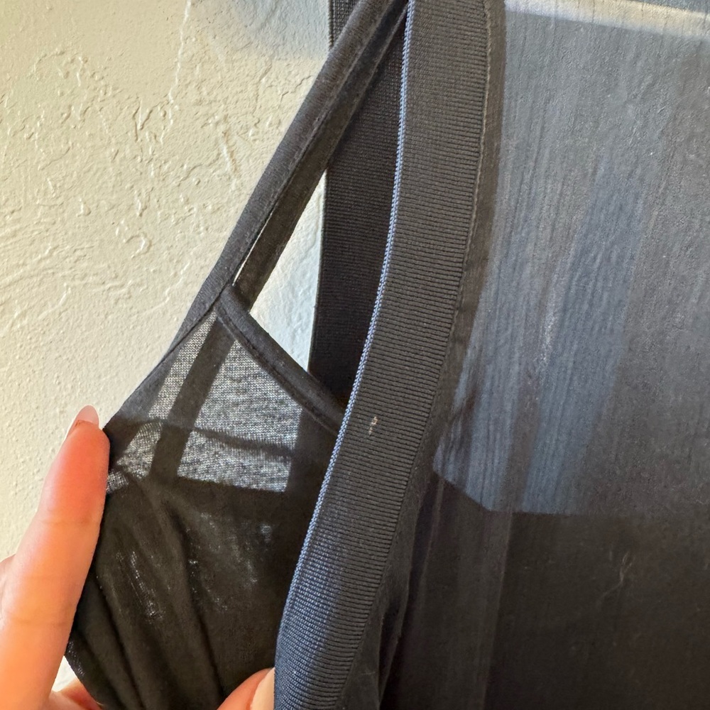 Elegant Black Sleeveless Dress - Picture 5 of 8